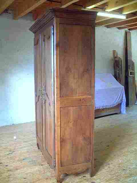 Armoire L XV rustique en chêne ancienne, 3 tiroirs interieur, belles ferrures d'origine.