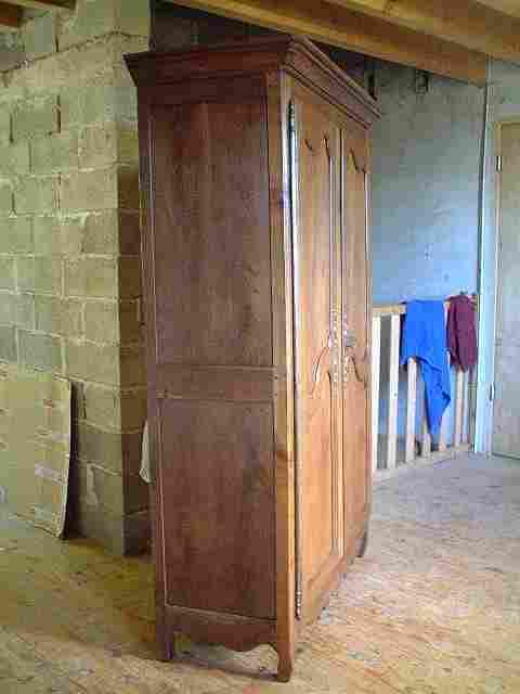 Armoire L XV rustique en chêne ancienne, 3 tiroirs interieur, belles ferrures d'origine.