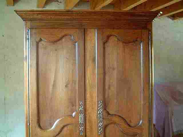 Armoire L XV rustique en chêne ancienne, 3 tiroirs interieur, belles ferrures d'origine.