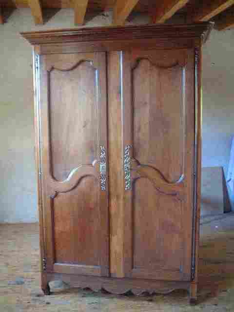 Armoire L XV rustique en chêne ancienne, 3 tiroirs interieur, belles ferrures d'origine.