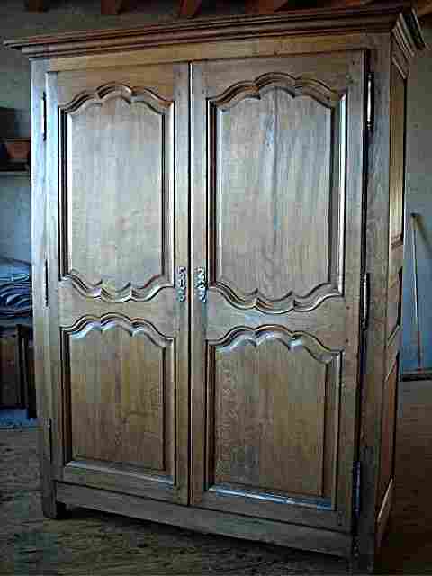 Armoire ancienne en chêne, Louis 15, Luois 14 rustique, campagnarde, bois sain, belle patine.