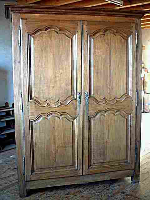 Armoire en chêne ancienne, Louis 14 15, campagnarde et rustique, belle patine d'origine, bois sain.