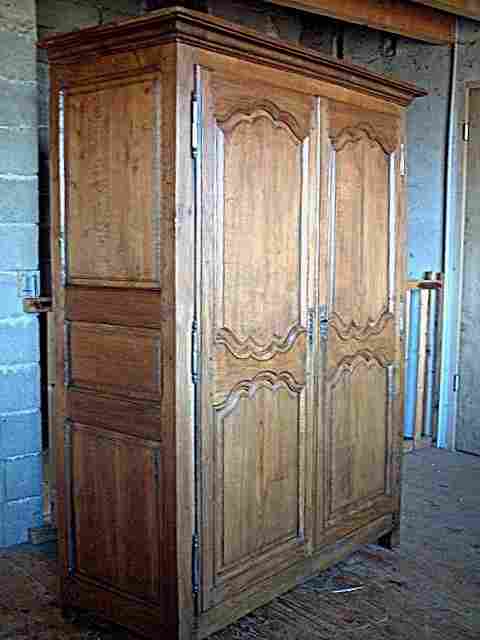 Armoire avec une belle patine d'origine et bois sain