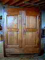 Armoire rustique campagnarde ancienne, en merisier, chêne et pin, 3 étagères et 2 tiroirs intérieur, trés belle qualité de bois.