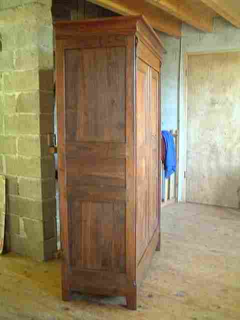 Armoire directoire ancienne en merisier et chataignier, 2 tiroirs interieur.