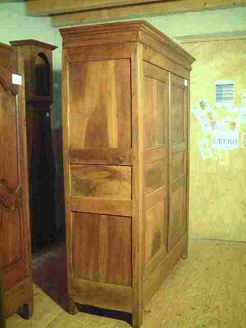 Armoire directoire LP en noyer ancienne, 3 étagères.