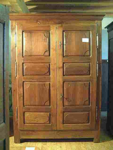 Armoire L XIII L XIV en noyer et châtaignier ancienne, très belle qualité de bois, cotés 5 panneaux.