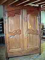 Armoire L XV rustique campagnarde, 3 étagères et 2 gros tiroirs intérieur, en orme, chêne et merisier.