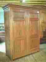 Armoire L XIV en merisier, chêne et châtaignier.