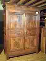 Armoire louis Philippe en noyer ancienne, corniche amovible.