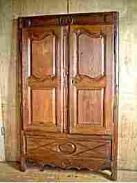 Une façade d'armoire coffre en chêne, ancienne, louis 15, art populaire, belle patine d'origine.