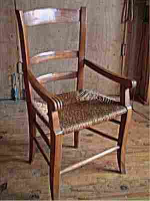 Fauteuil paillé ancien, en merisier, trés bon état.