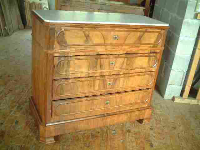 commode ancienne en noyer