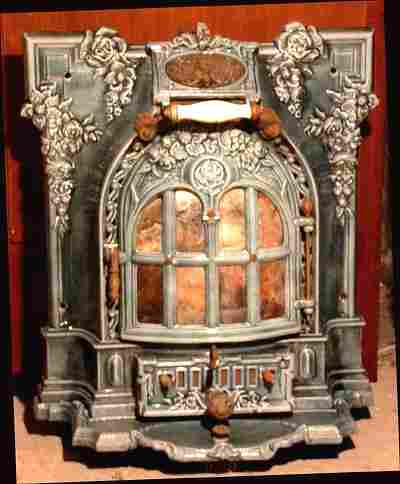 Poële salamandre, Deville & Cie 1900 Art Déco, fonte émaillée Bleue, fait à Charleville, France.