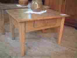 Table basse merisier.