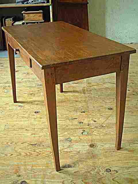 Table bureau rustique en pin et frêne.
