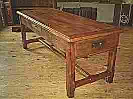 Table de ferme ancienne en merisier et chataignier, authentique, 4 tiroirs, 2 gros et 2 petits, belle qualité de bois et patine d'origine.