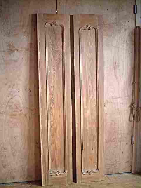 2 panneaux de bois en orme anciens, provenant d'une boiserie, style L XIII L XV.