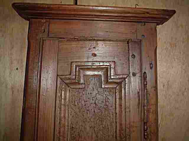 Une porte de pendule ancienne avec cadre d'origine en merisier.
