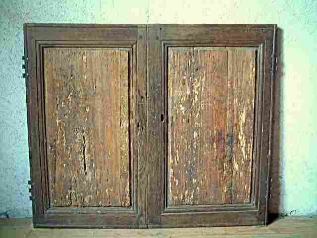 1 paire de portes de bahut bas rustique en chêne et tilleul ancienne à restaurer.