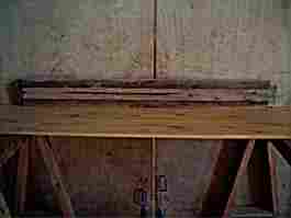 Traverse de meuble ancien, en hêtre, Louis XIII.