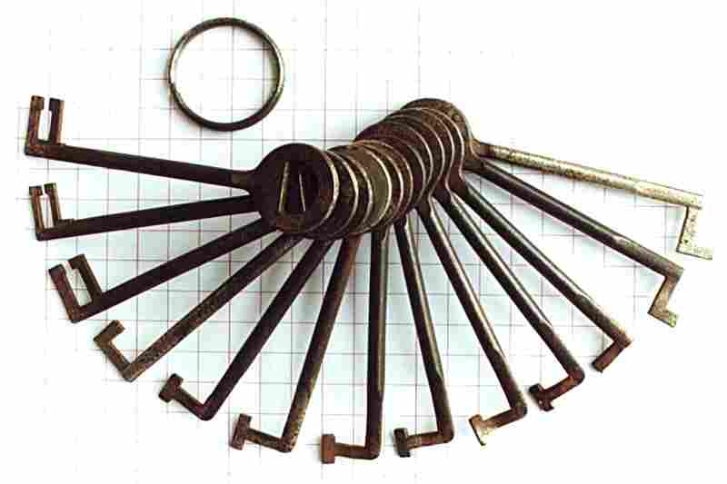 Clefs anciennes de collection, histoires des cléfs et leurs serrures.