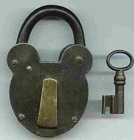 Ancien gros cadenas en Bronze avec 2 clés 19e Siècle Cadenas de 588 grammes