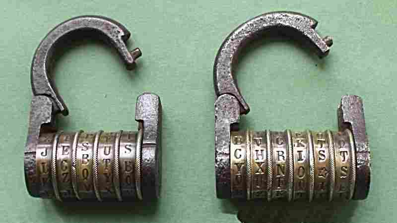 DEUX ANCIEN PETIT CADENAS